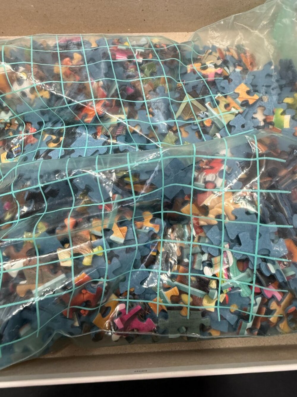 Ravensburger 🔴2/$25🔴Goldilocks Gets Caught 1000 Piece Jigsaw Puzzle - Picture 4 of 4